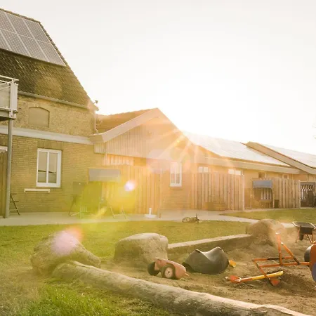 Buedlfarm-haus-2 *